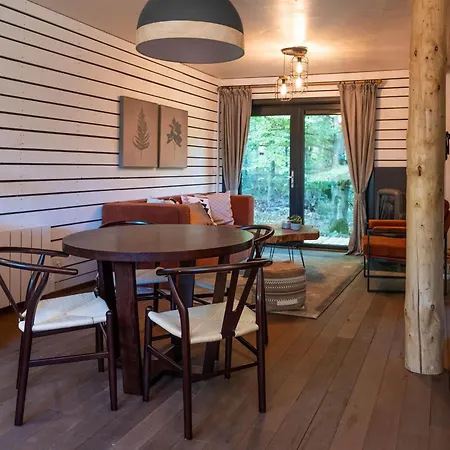 펜션 Cozy Woodland Retreat