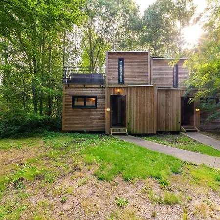 Cozy Woodland Retreat